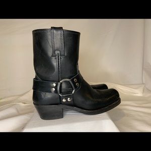 Frye  Harness 8R boots.  Size 7